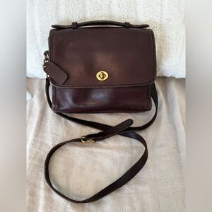 Vintage Coach Court 1998 Mahogany Hungary 9870